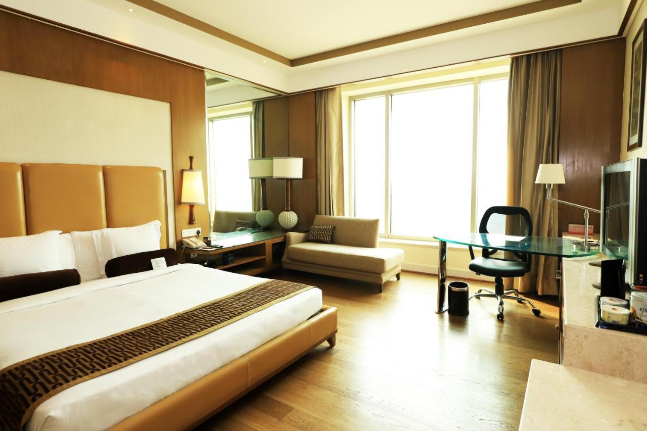 Hotel Crowne Plaza New Delhi Okhla By Ihg Exterior foto A room at the Taj Bengal