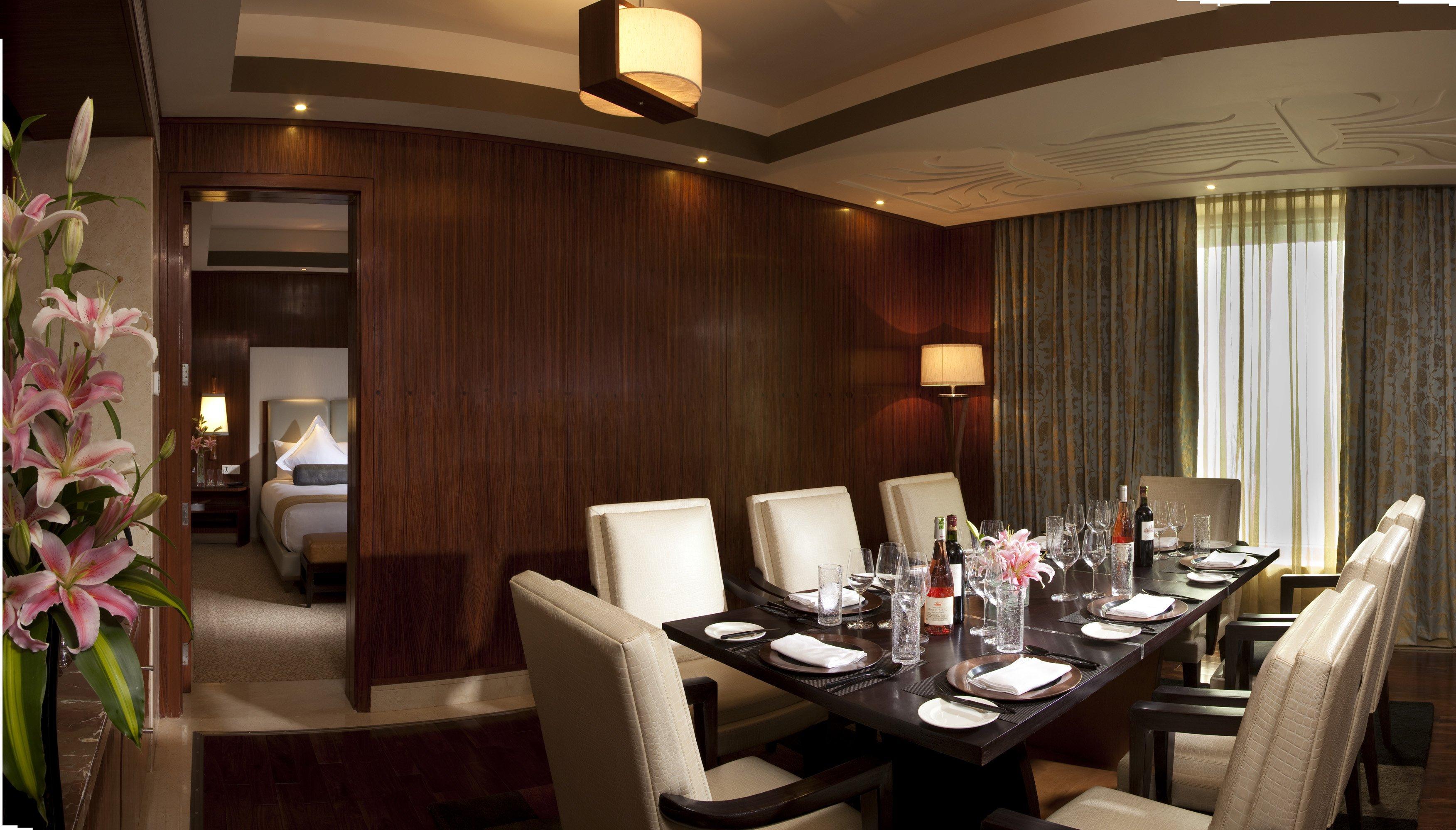 Hotel Crowne Plaza New Delhi Okhla By Ihg Exterior foto A private dining room at the Mandarin Oriental, Hong Kong
