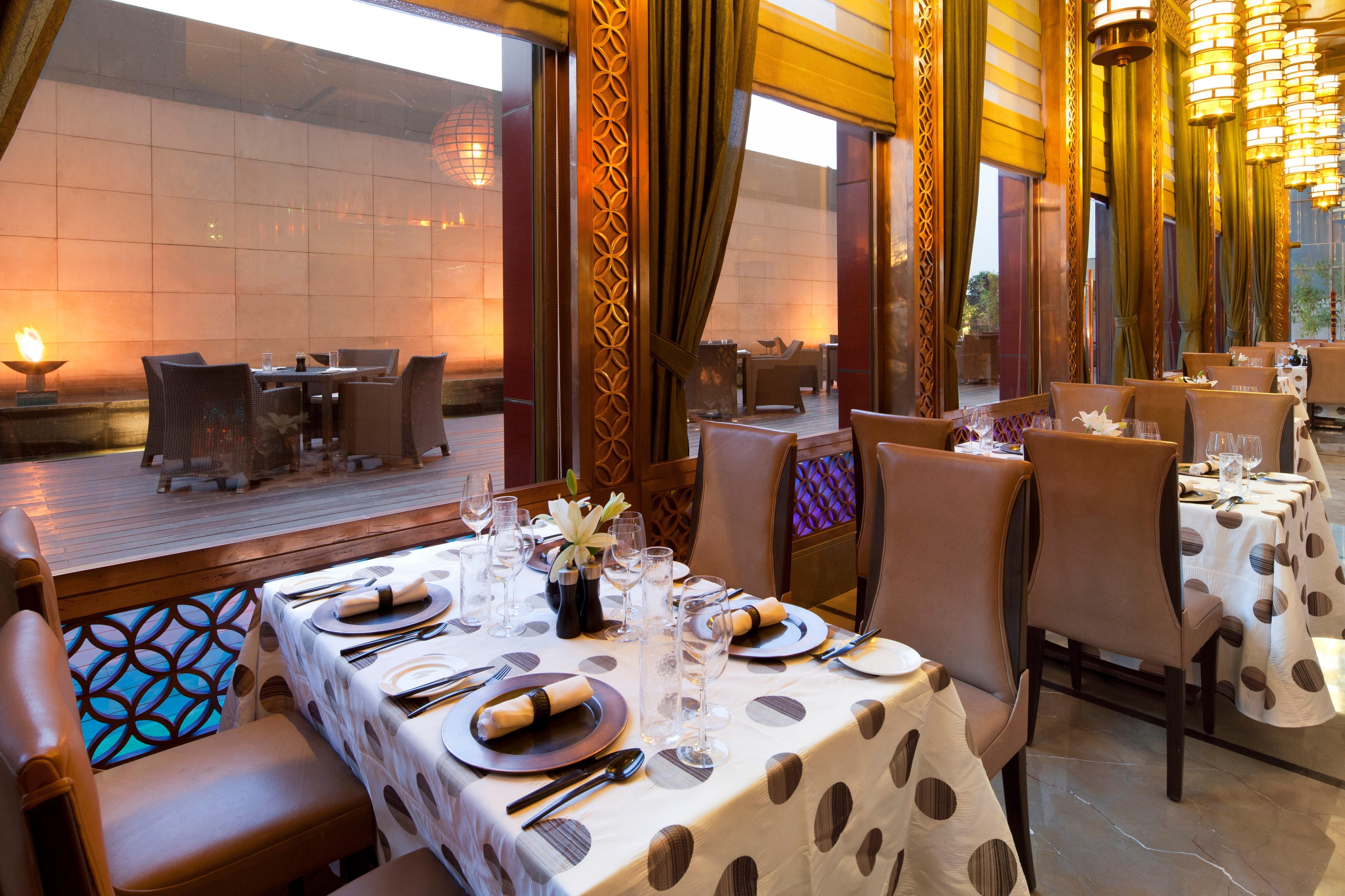 Hotel Crowne Plaza New Delhi Okhla By Ihg Exterior foto The restaurant