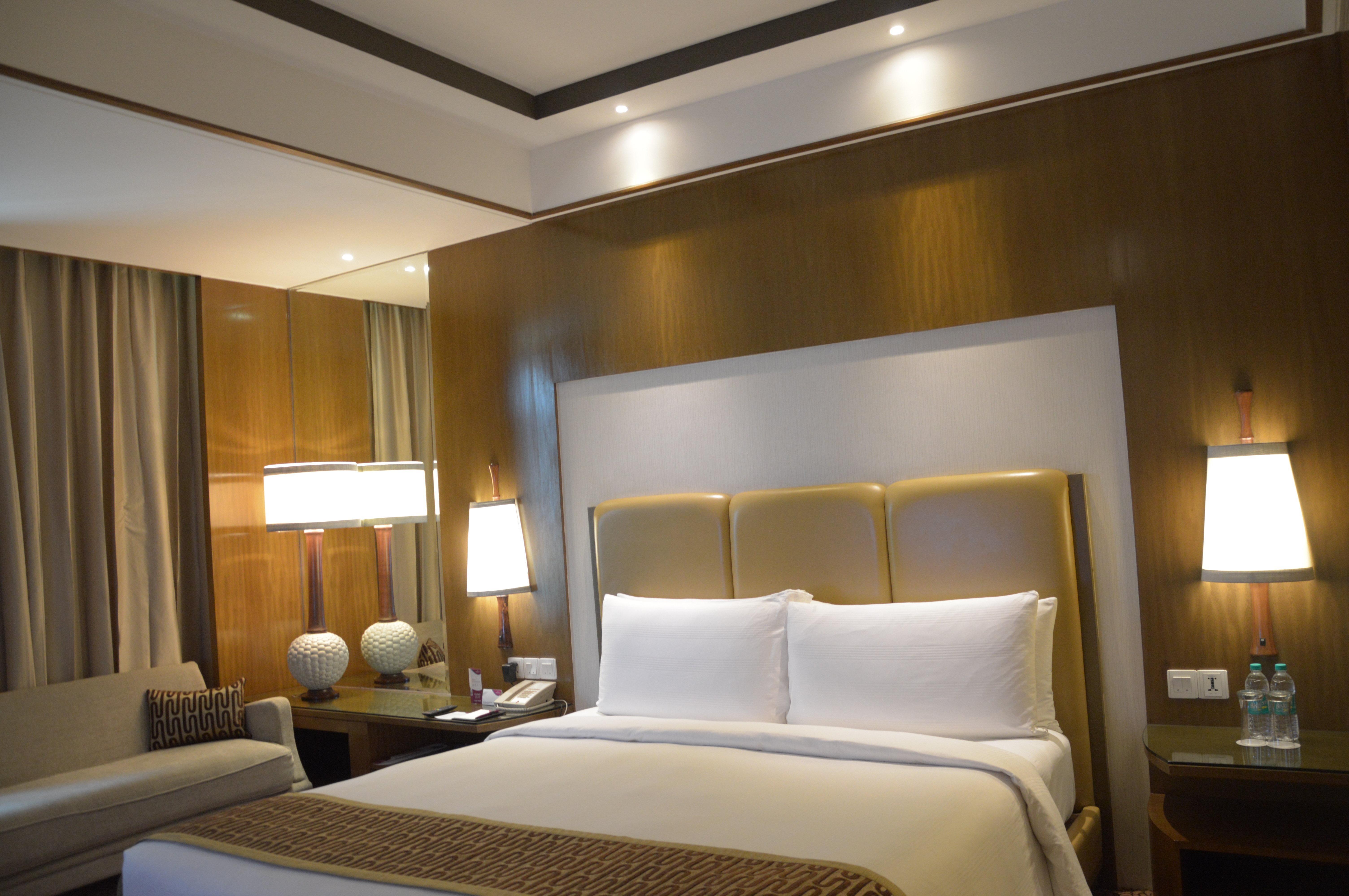 Hotel Crowne Plaza New Delhi Okhla By Ihg Exterior foto A bedroom at the Taj Bengal