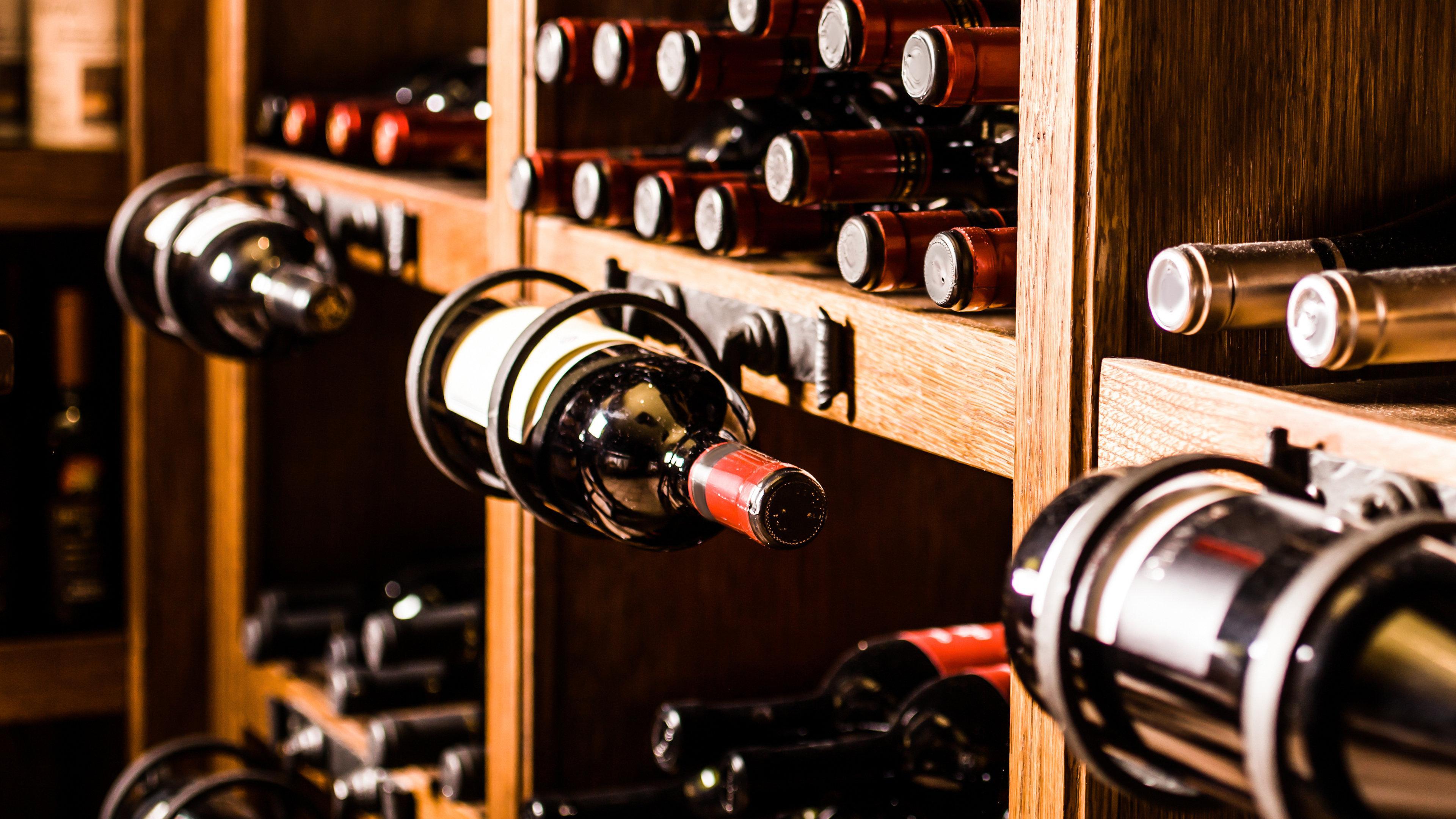 Hotel Crowne Plaza New Delhi Okhla By Ihg Exterior foto Wine bottles in a wine rack