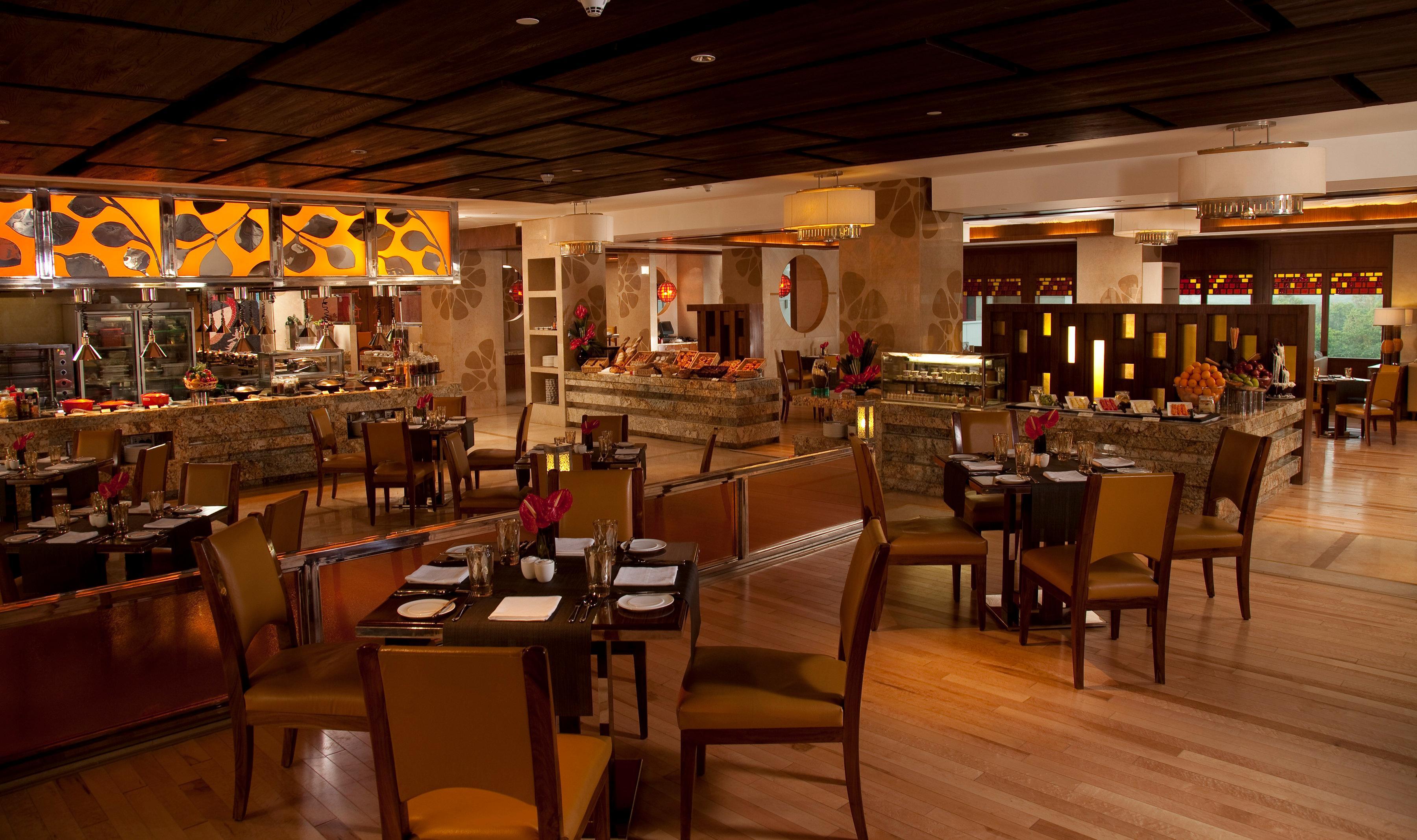 Hotel Crowne Plaza New Delhi Okhla By Ihg Exterior foto The restaurant