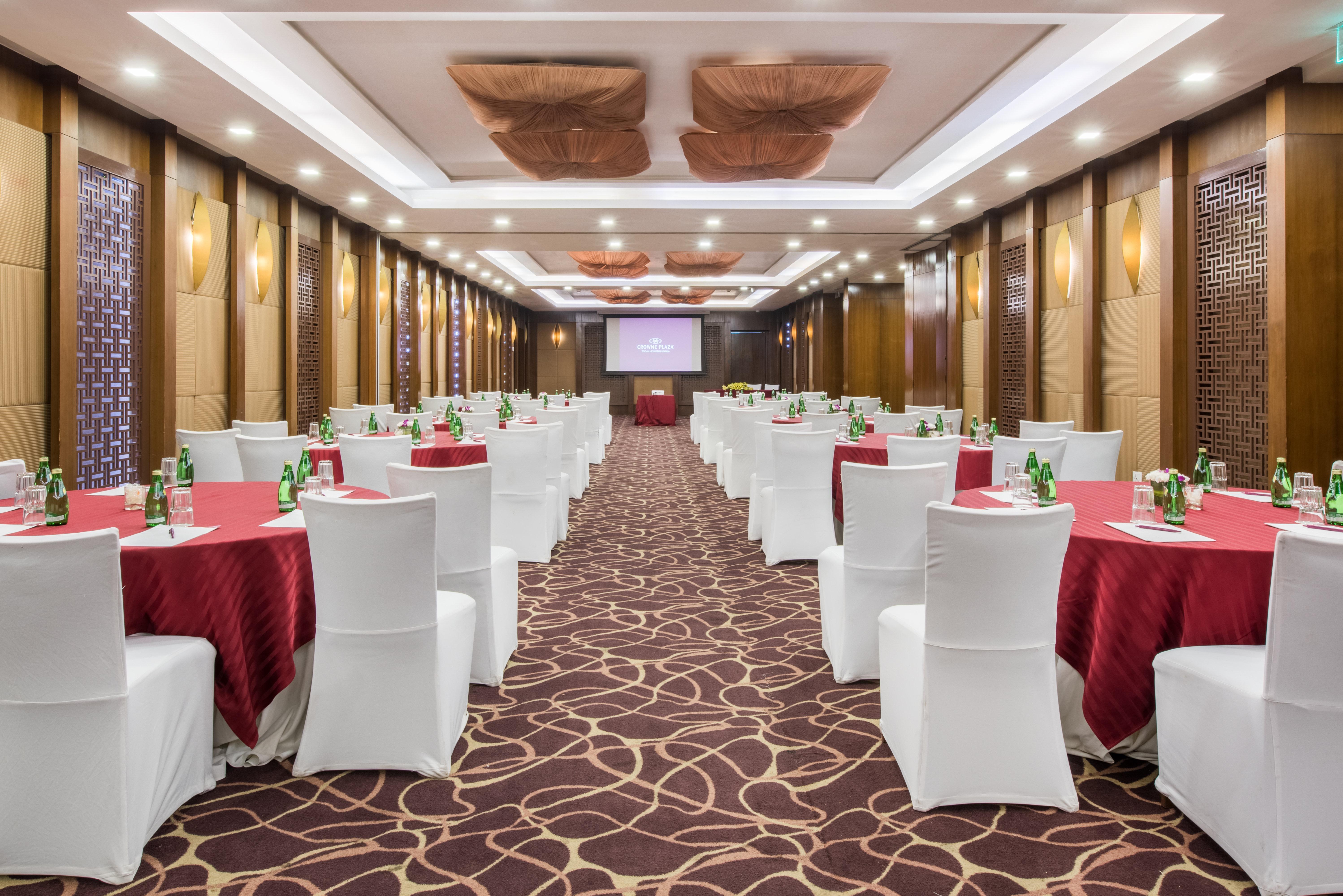 Hotel Crowne Plaza New Delhi Okhla By Ihg Exterior foto Meeting room