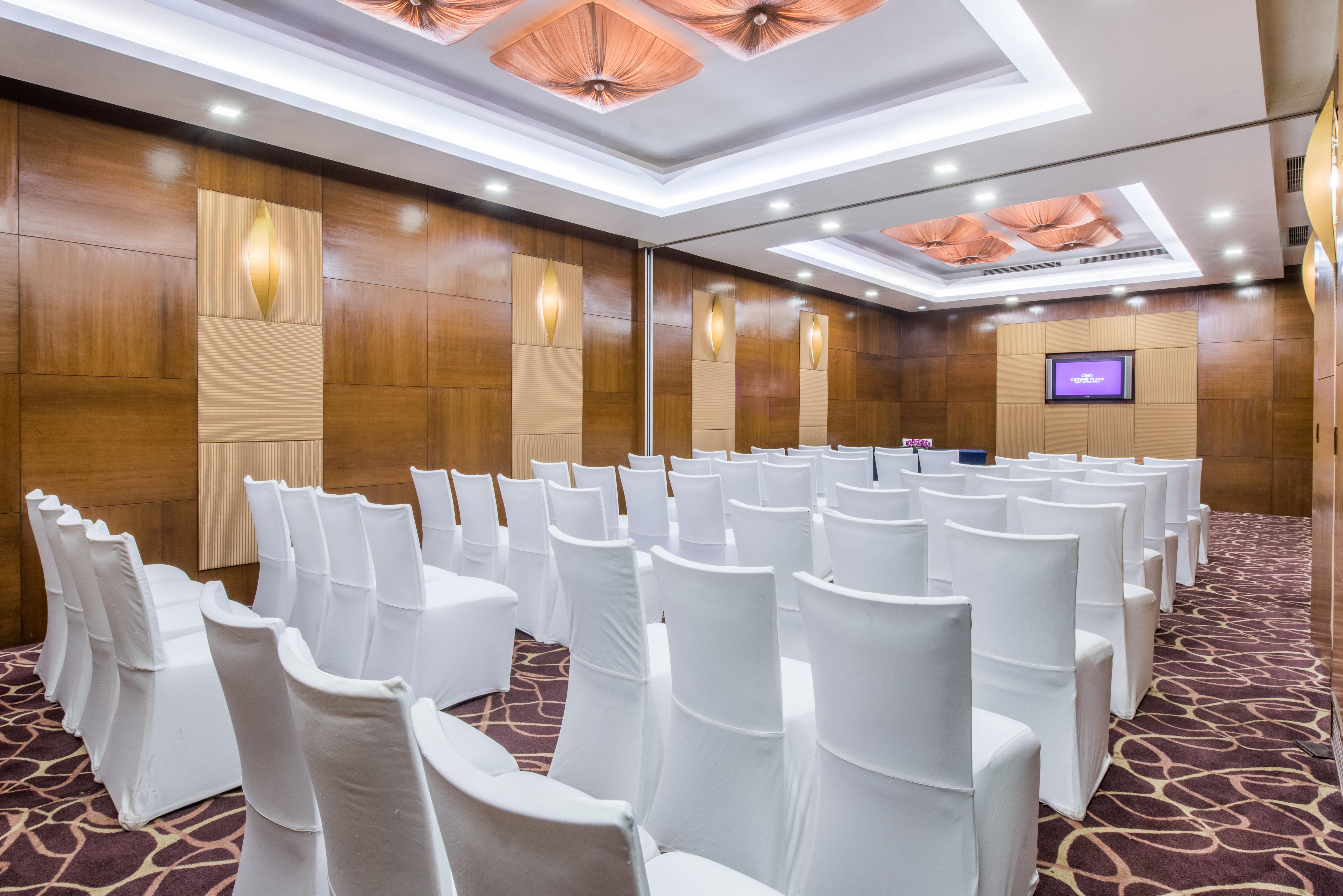 Hotel Crowne Plaza New Delhi Okhla By Ihg Exterior foto Meeting room
